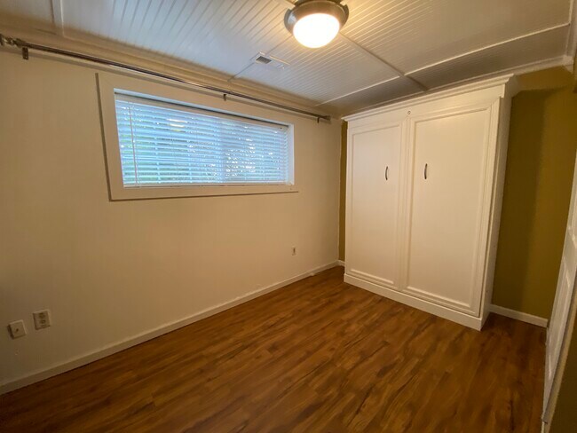 Building Photo - 15007 NE 12th St