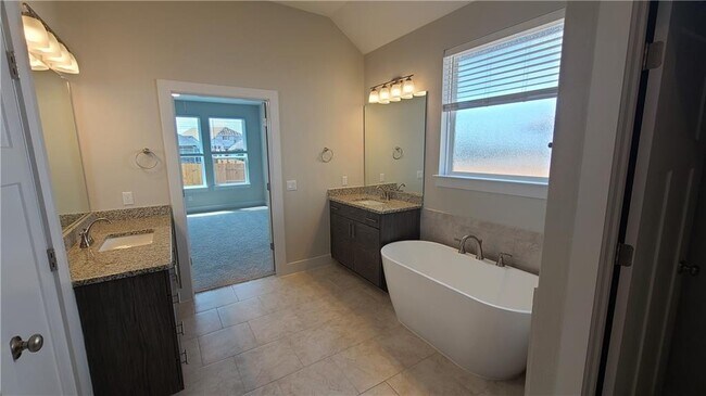 Building Photo - 2116 Palmera Ridge Blvd