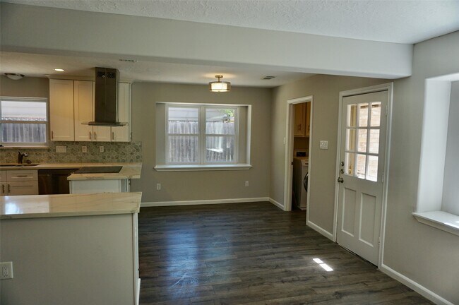 Building Photo - 1707 Valley Vista Dr
