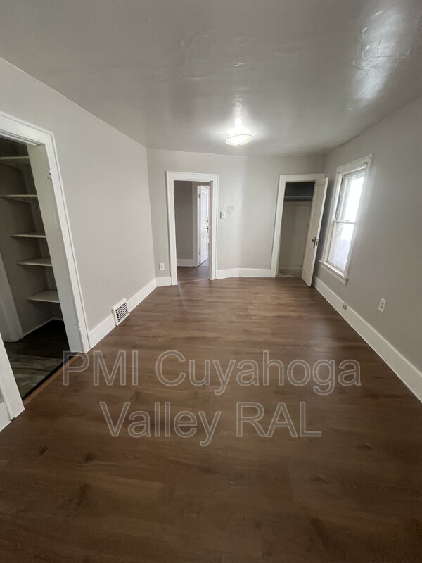 Primary Photo - 523 Gage St