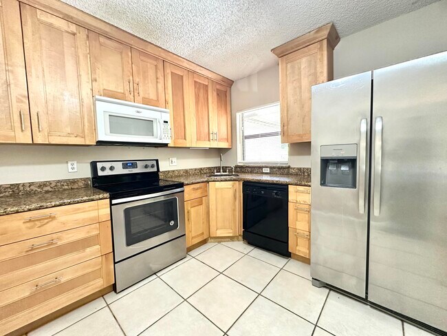 Building Photo - 4509 Carambola Cir S