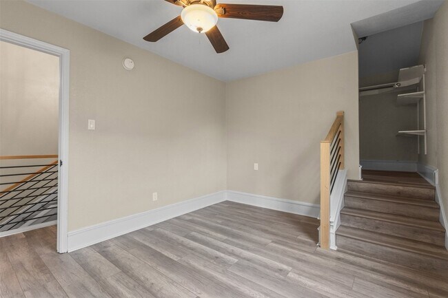 Building Photo - 3427 Lakewood Ln