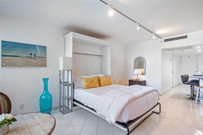 Building Photo - 100 Lincoln Rd