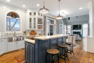 Building Photo - Rent Special! See Description! Spacious Ho...