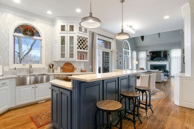 Primary Photo - Rent Special! See Description! Spacious Ho...