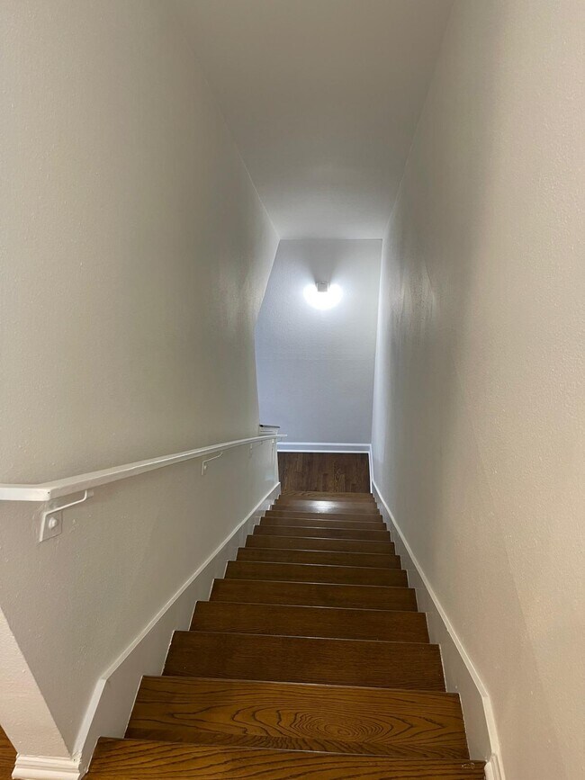 Building Photo - 12244 Magnolia Blvd