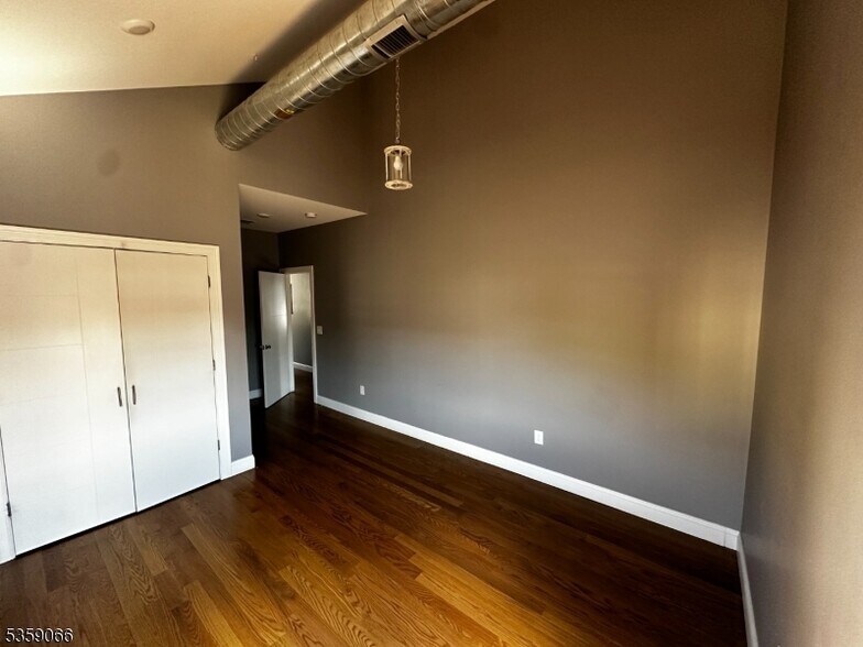Building Photo - 10 Ruby Pl