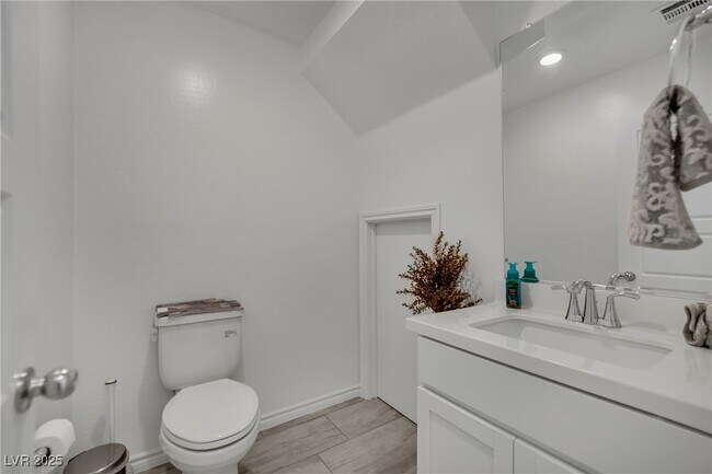 Building Photo - 8907 Roadrunner Ravine St