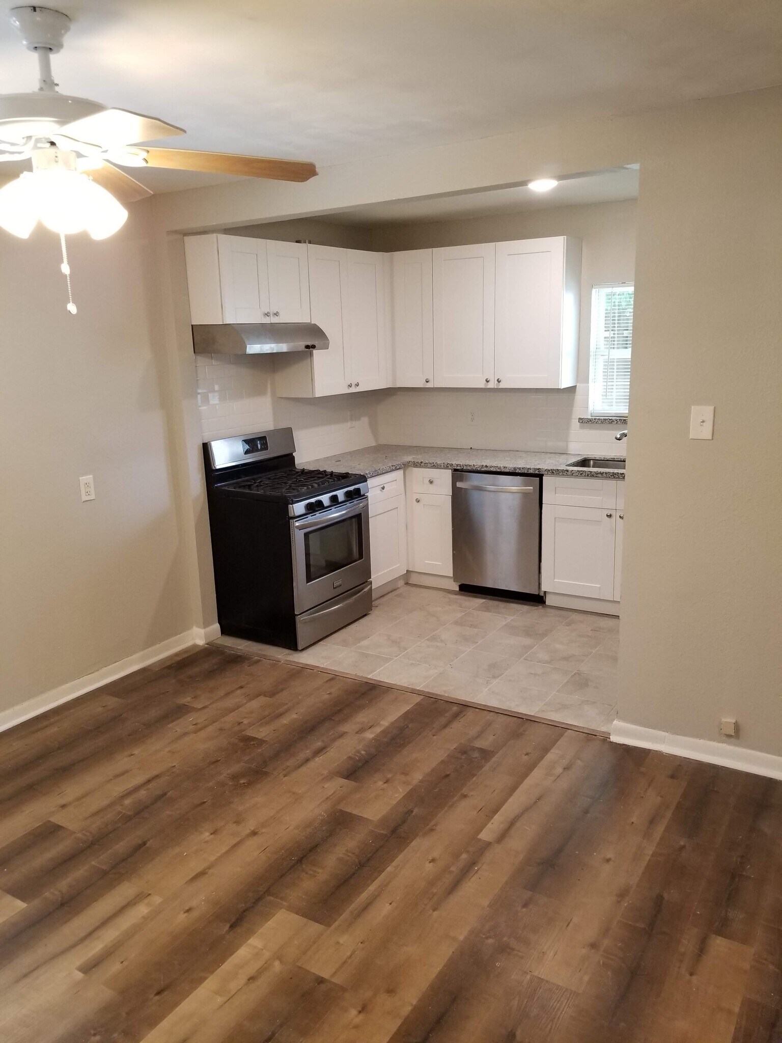 Kitchen - 601 N Pruett St