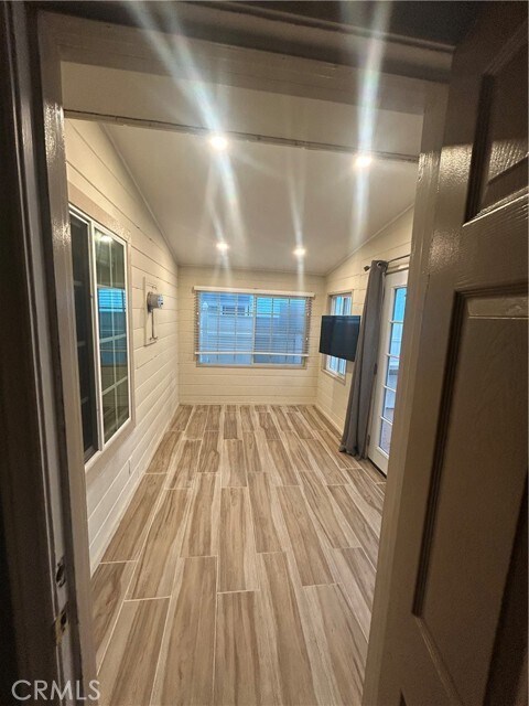 Building Photo - 206 Fern St