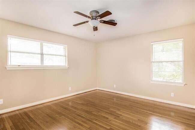 Building Photo - 9115 Highcrest Dr