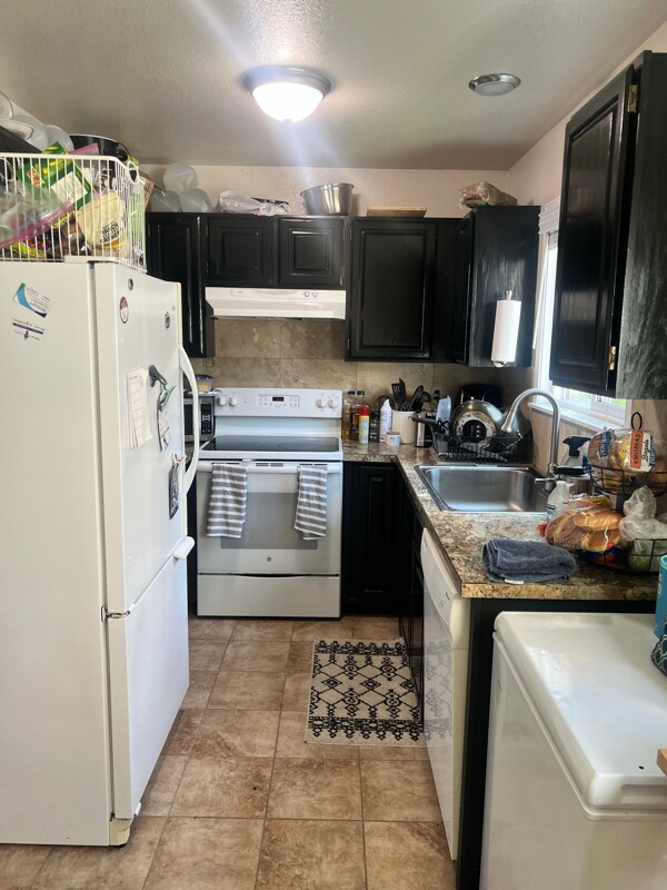 Building Photo - 8933 Lakehurst Dr