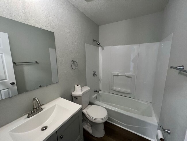 Building Photo - Updated 3-Bedroom Home with Garage in a Cul-de-Sac