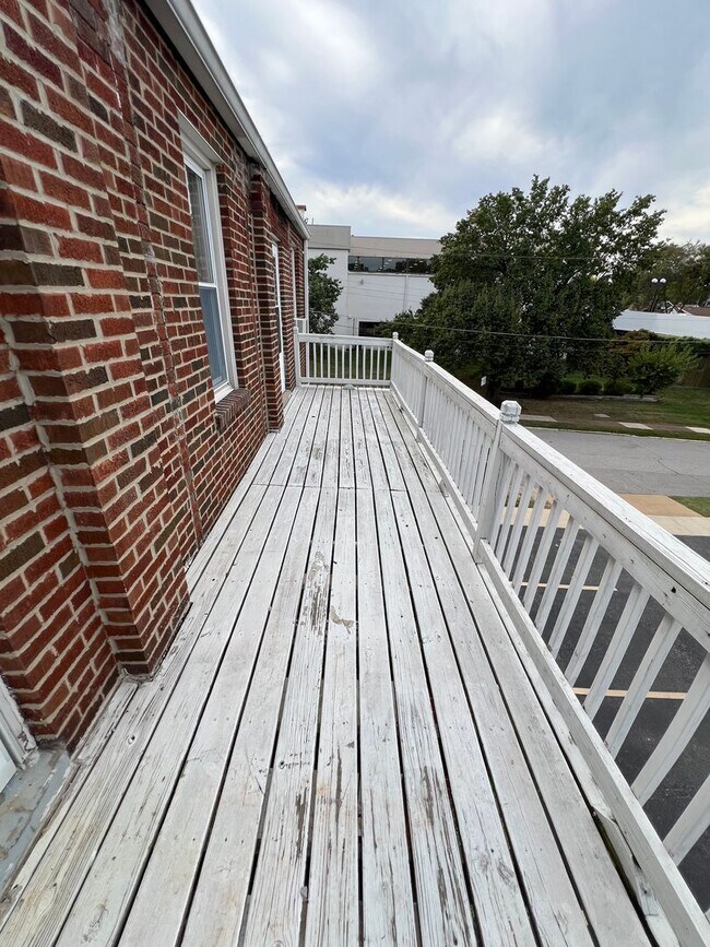 Building Photo - 2173 S Big Bend Blvd