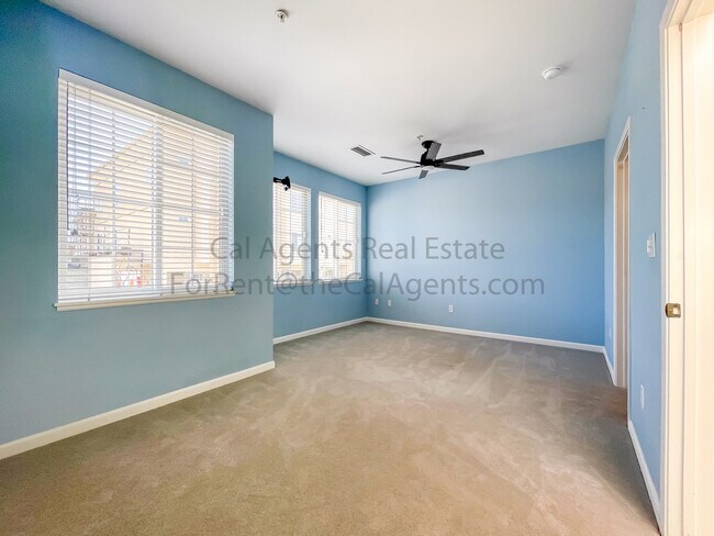 Building Photo - 909 Adams St