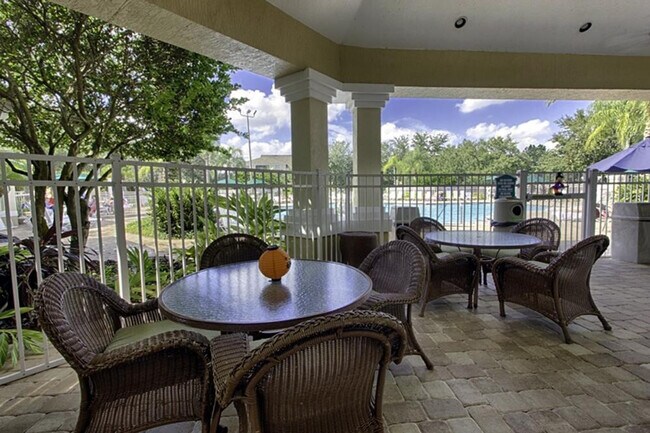 Building Photo - 2314 Silver Palm Dr