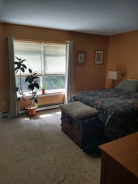 Master Bedroom - 178 E Redrock Dr