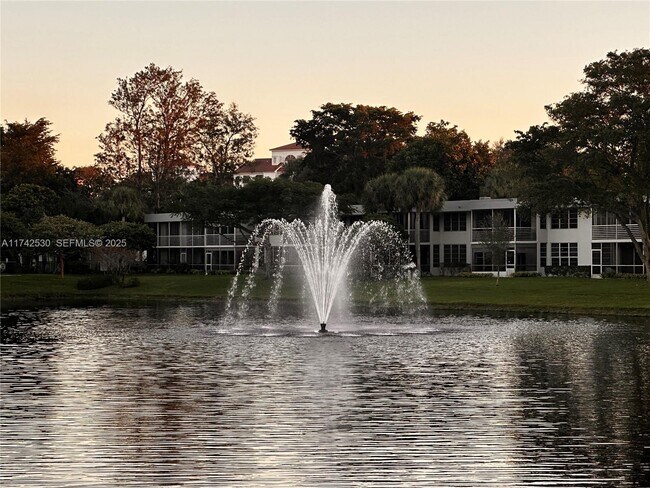 Building Photo - 4261 W Palm Aire Dr