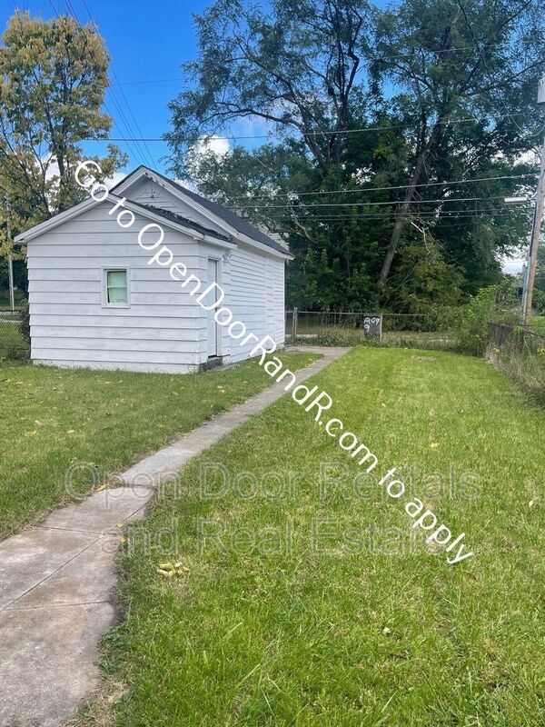 Building Photo - 1209 Summit St