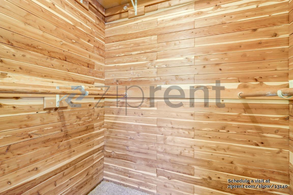 Building Photo - 1936 Lake View Pl