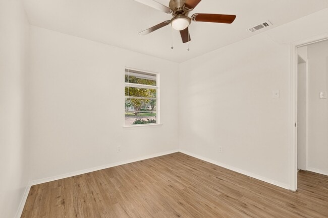 Building Photo - 802 Wisteria Way