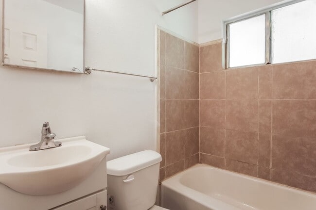 Building Photo - 33rd W Ave Apartments (A)