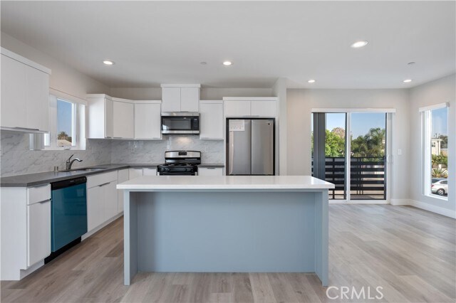 Building Photo - 2733 S La Brea Ave