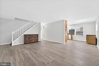 Building Photo - 6 Sherwood Ln