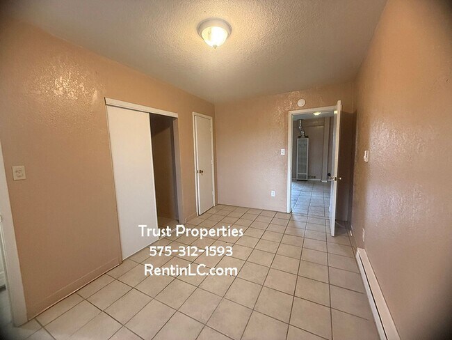 Building Photo - 920 Texas Dr