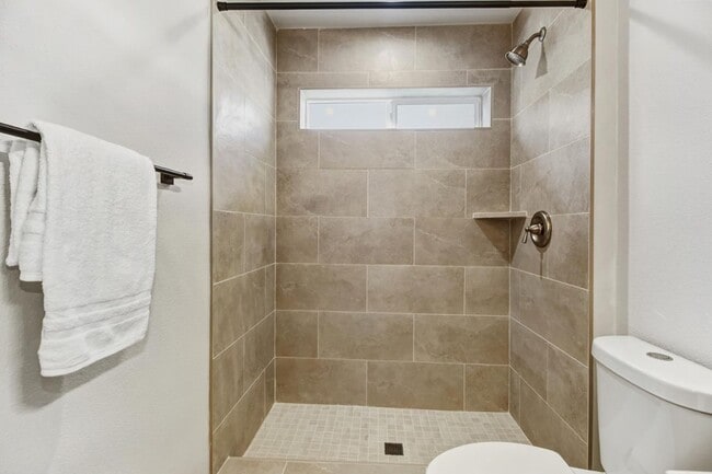 Building Photo - Home for Rent in  Midtown, Sacramento!  2 Bed/ 2 Bath