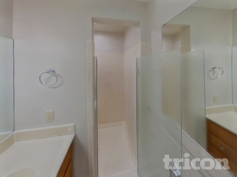 Building Photo - 2212 Woodburn St