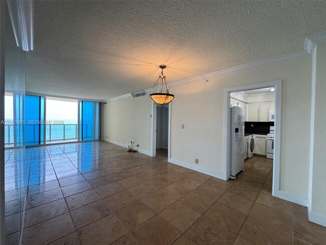 Building Photo - 2501 S Ocean Dr