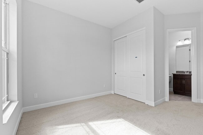 Building Photo - 15054 Wildwood Cir