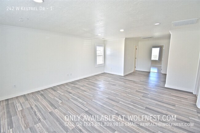 Building Photo - 242 Kestrel Dr
