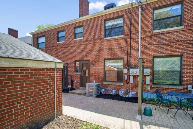 Building Photo - 638 Blenheim Rd