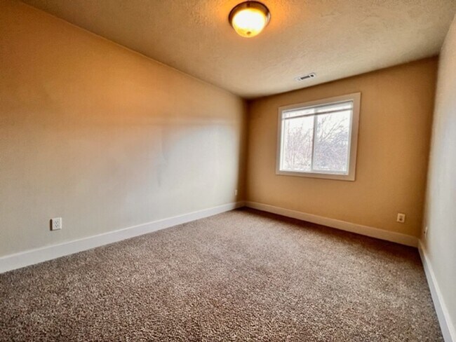 Building Photo - 2120 S Dorothy Ave