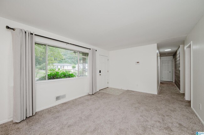 Building Photo - 1440 Hickory Ln