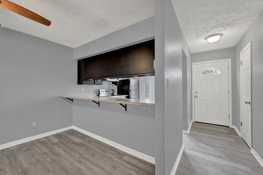 Building Photo - 504 Park Manor Cir