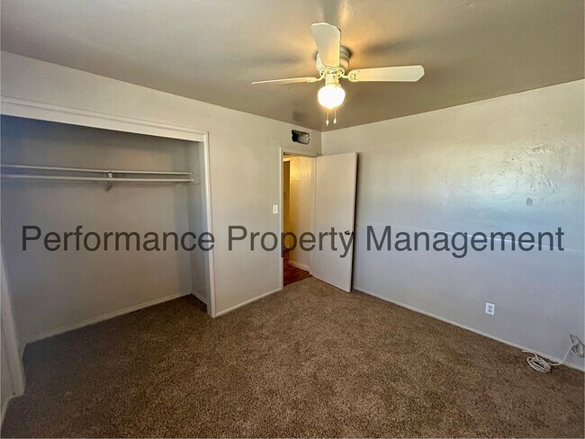 Building Photo - Charming 3 Bed/1 Bath House w/ RBP & Secur...