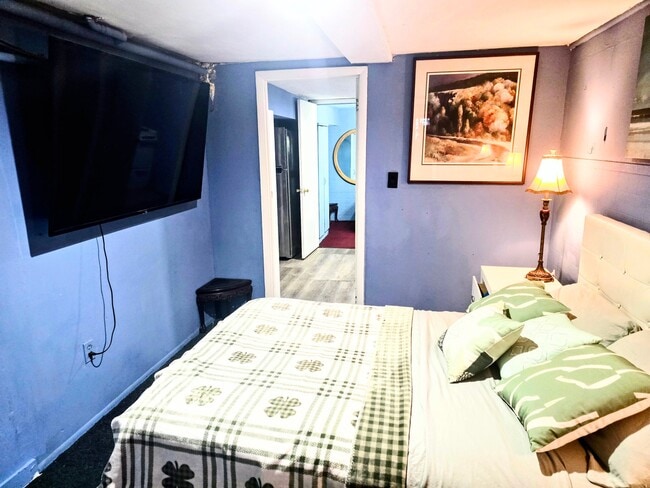 Building Photo - 913 Franklin Ave