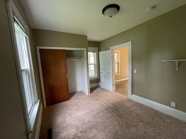 Building Photo - 503 Putnam St