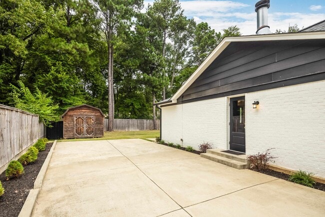 Building Photo - 1023 Greencliff Rd