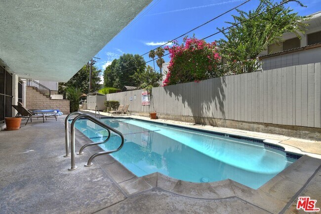 Building Photo - 4443 Ventura Canyon Ave