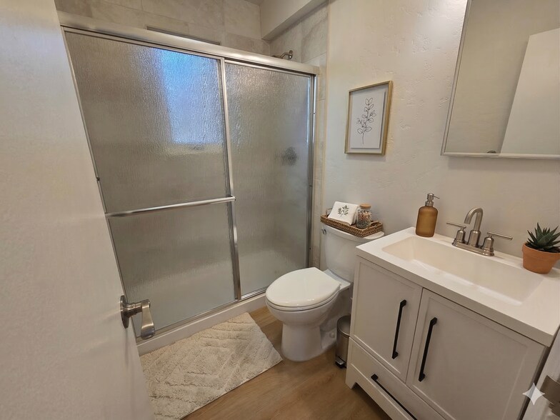 Building Photo - 1213 Gordon Ave