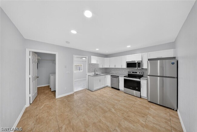 Building Photo - 2400 55th Terrace SW