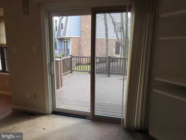 Building Photo - 32 Crofton Commons