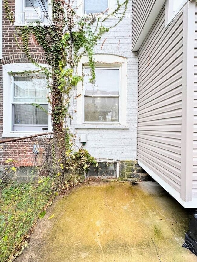Building Photo - 5731 Hunter St