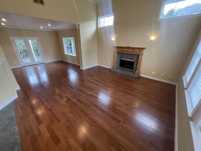 Building Photo - 2245 NW Park Terrace