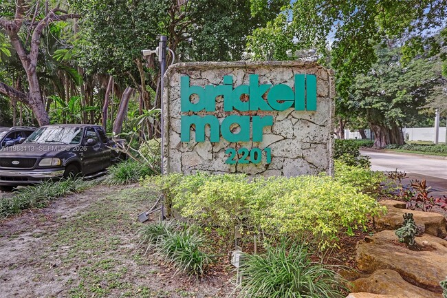 Building Photo - 2201 Brickell Ave