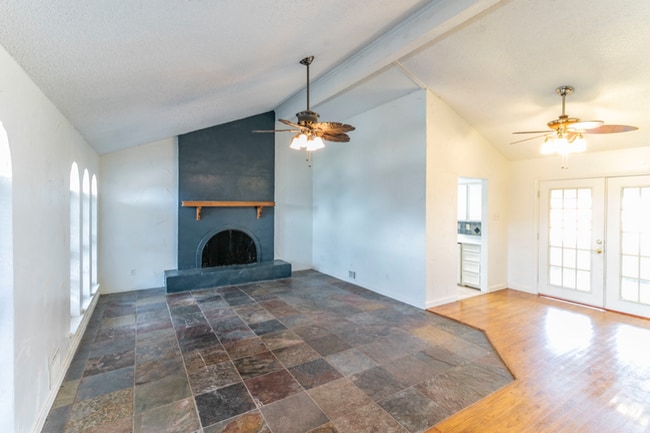Building Photo - 104 Scenic Dr